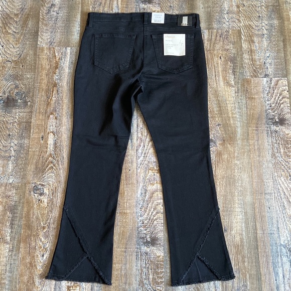 * SOLD* Mac Jeans | Straight Fit , Slim Leg , Kick Fringe Jeans - Picture 6 of 9